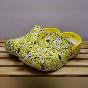 CROCS Junior Yellow Smiley World Clog Sandals Size J3